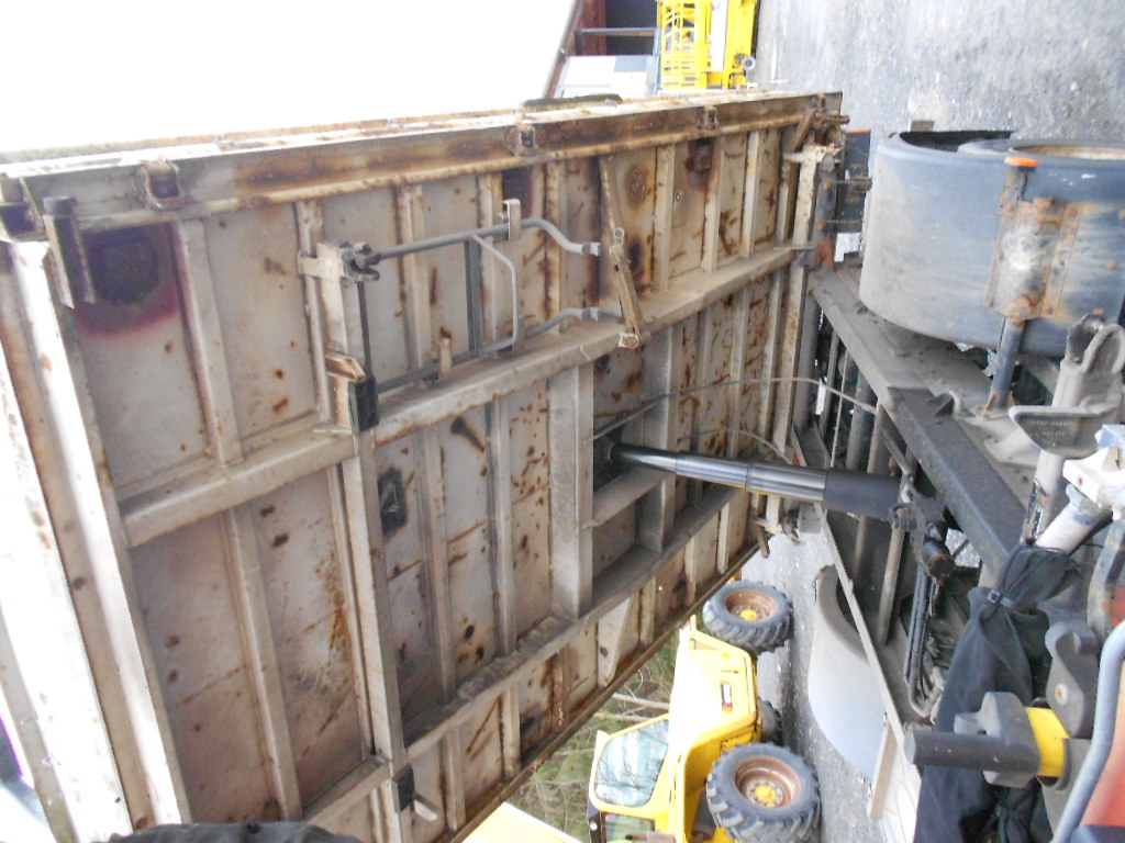 Dreiseitenkippen MAN LE8.150 mit Kran Palfingen PFG7001