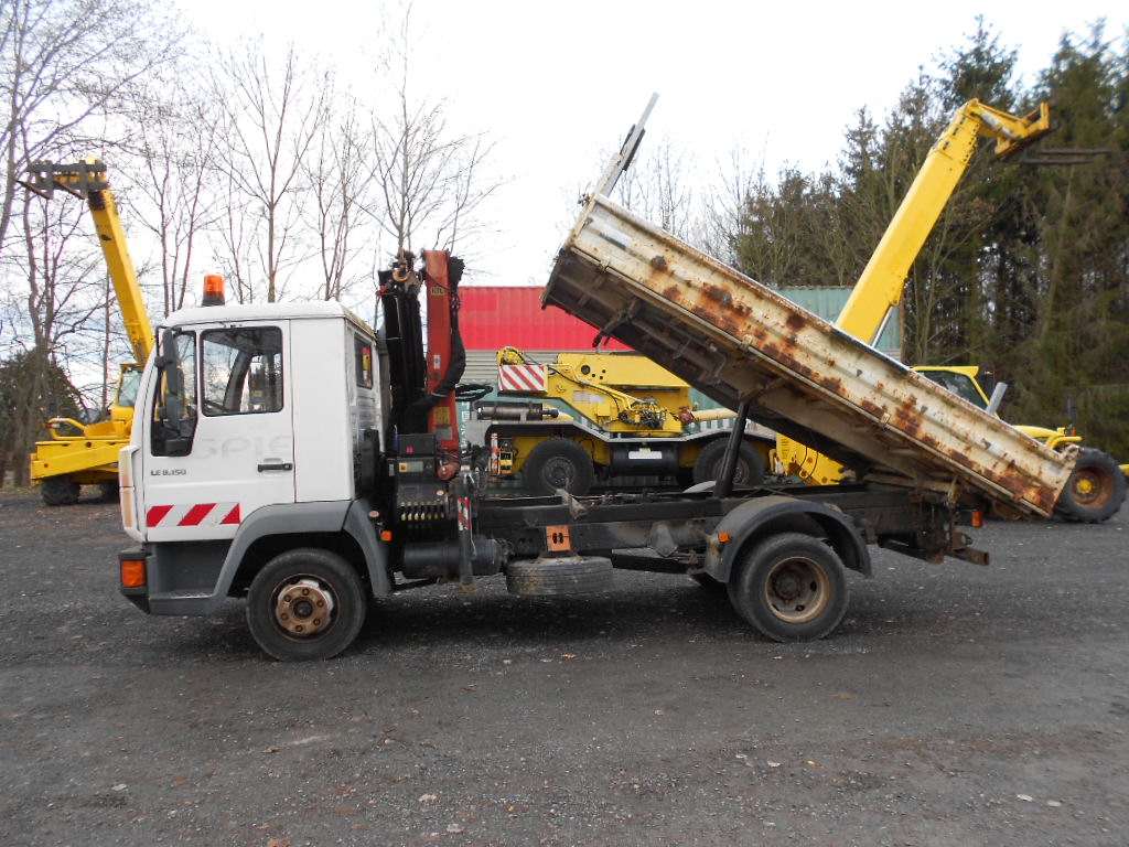 Dreiseitenkippen MAN LE8.150 mit Kran Palfingen PFG7001