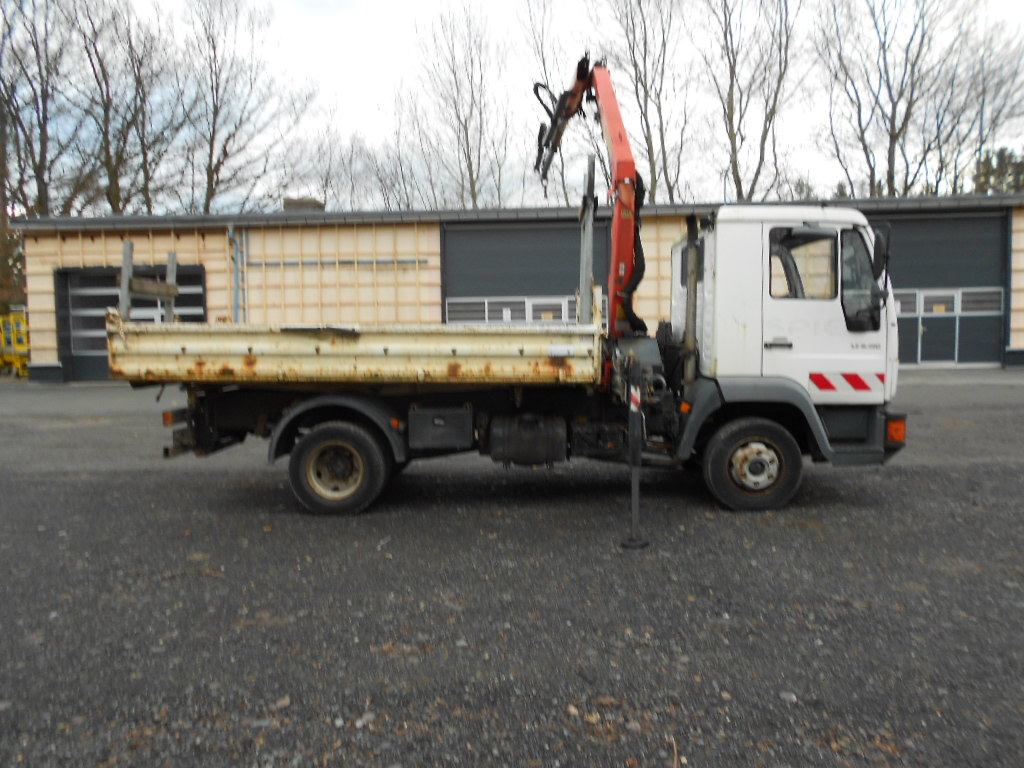 Dreiseitenkippen MAN LE8.150 mit Kran Palfingen PFG7001