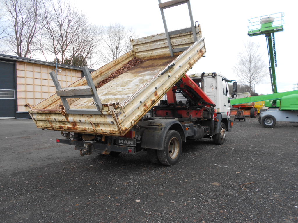 Dreiseitenkippen MAN LE8.150 mit Kran Palfingen PFG7001