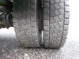 Dreiseitenkippen MAN LE8.150 mit Kran Palfingen PFG7001