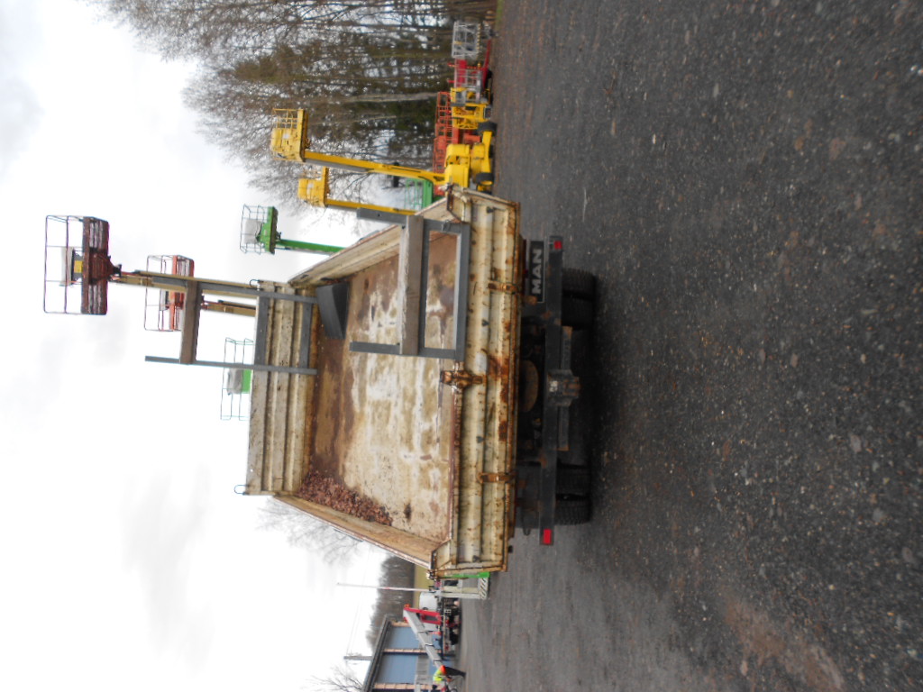 Dreiseitenkippen MAN LE8.150 mit Kran Palfingen PFG7001