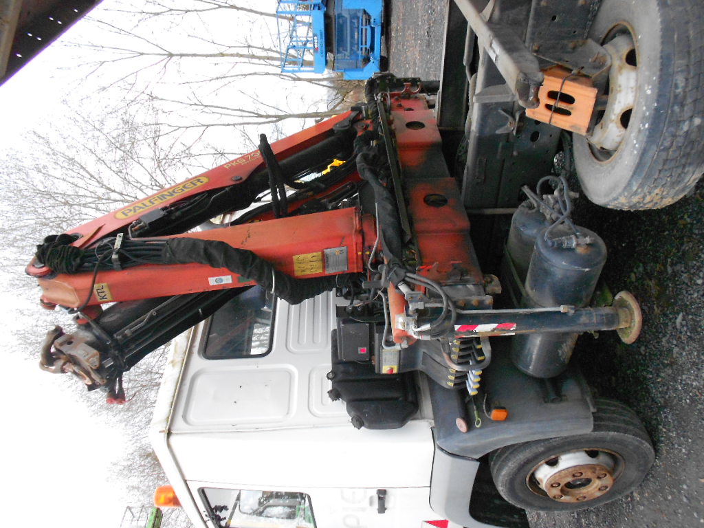 Dreiseitenkippen MAN LE8.150 mit Kran Palfingen PFG7001