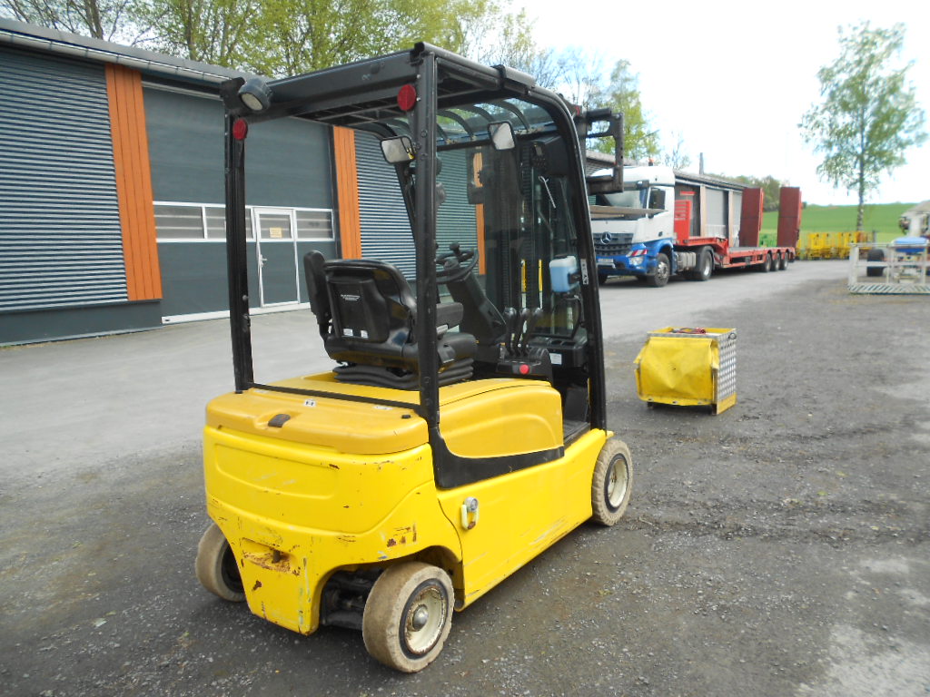 2 t Frontstapler Yale ERP20VF Elektro