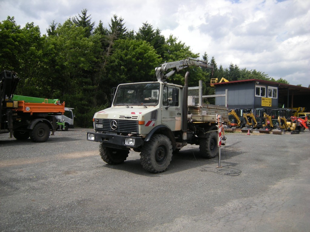 Mercedes-Benz Unimog U 1250 / U427/11 mit Kran
