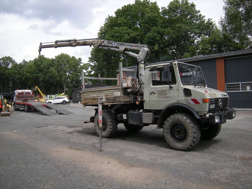 Mercedes-Benz Unimog U 1250 / U427/11 mit Kran