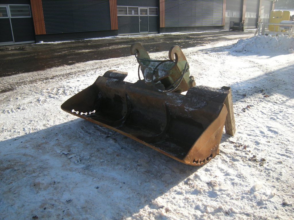 Hitachi Grabenräumlöffel / Schaufel für Bagger 20t