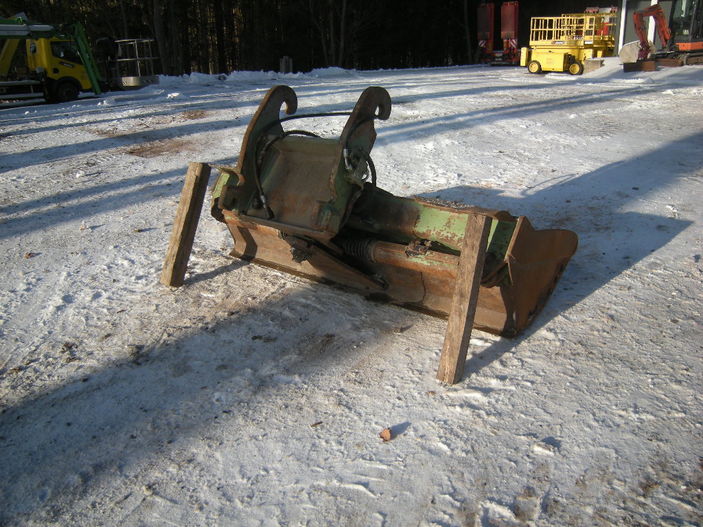 Hitachi Grabenräumlöffel / Schaufel für Bagger 20t