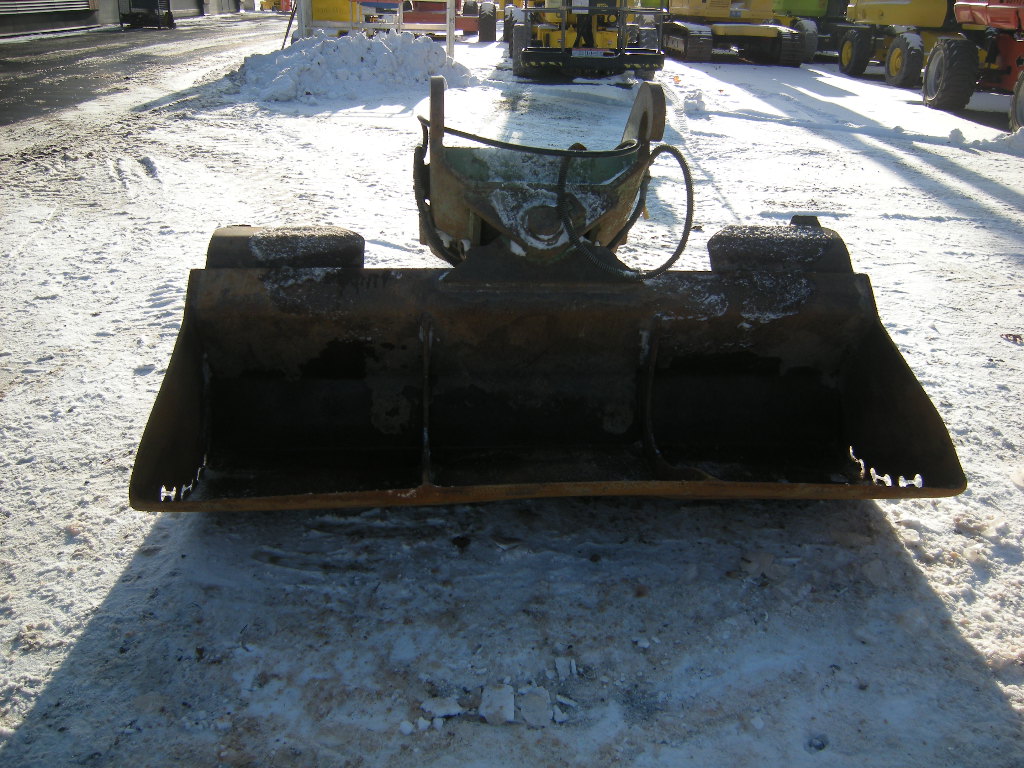 Hitachi Grabenräumlöffel / Schaufel für Bagger 20t