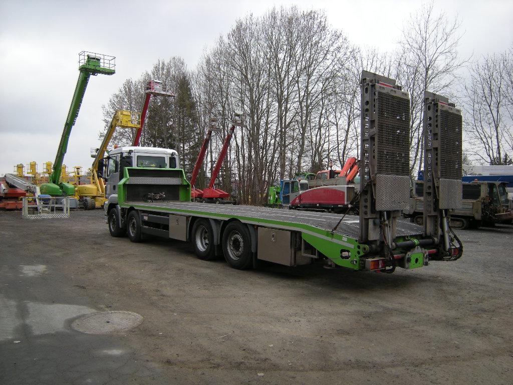 MAN 35.400 mit Zanner Plateau, Rampen, Winde