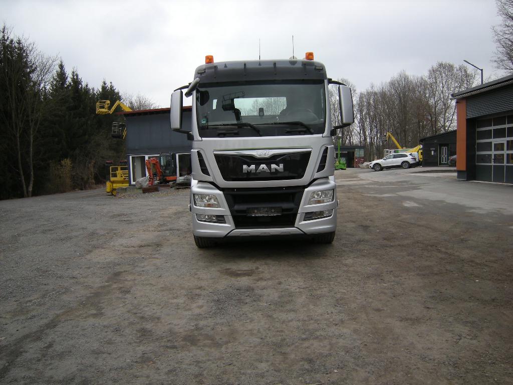 MAN 35.400 mit Zanner Plateau, Rampen, Winde