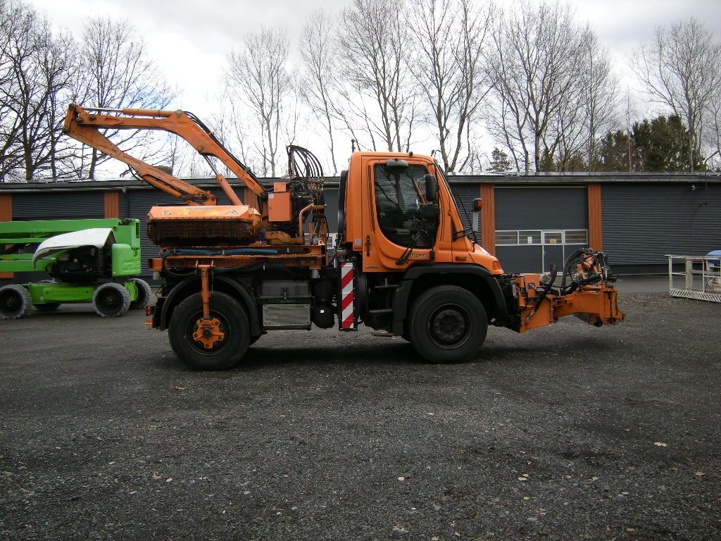Mercedes Benz Unimog U400 Mähzug, Mulag