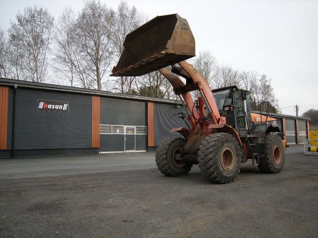 Radlader Hitachi ZW200