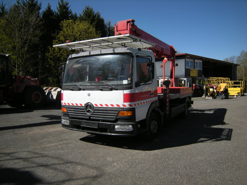 Mercedes Benz 815 mit Ruthmann TKA 250