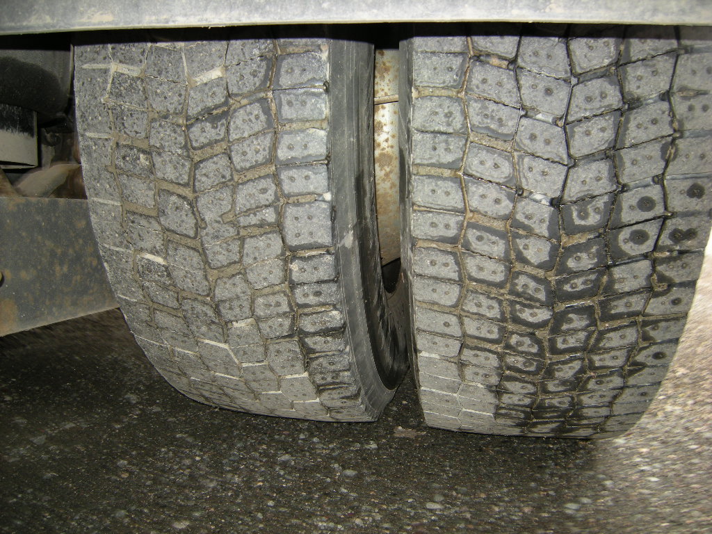 Mercedes Benz Acor 1833 mit Rampen und Winde