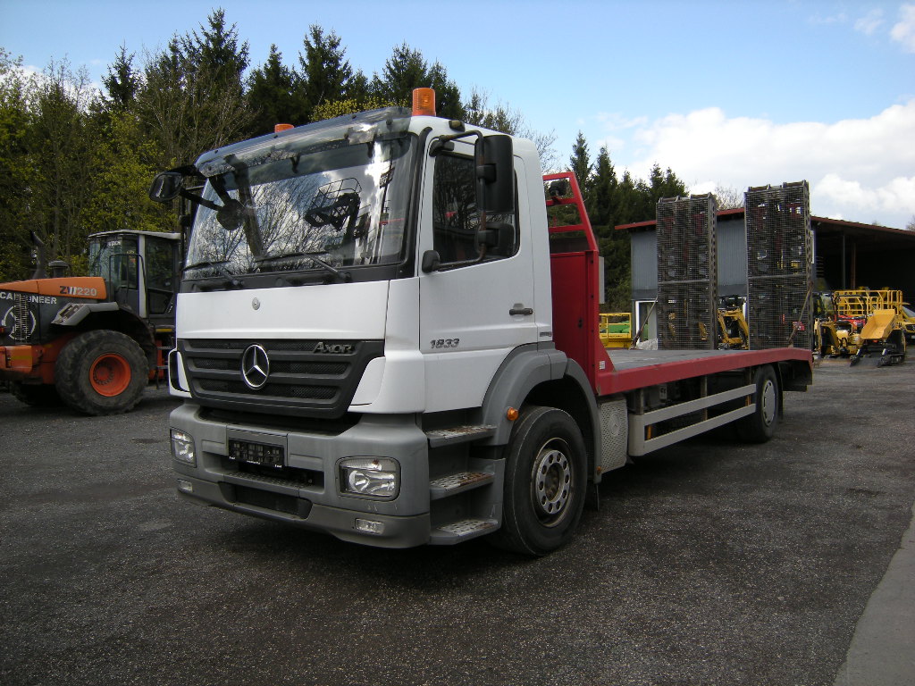 Mercedes Benz Acor 1833 mit Rampen und Winde