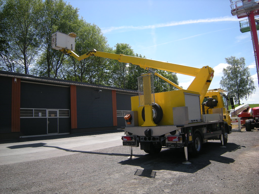 MAN TGL 8.150 4x2 BB mit Palfinger P180