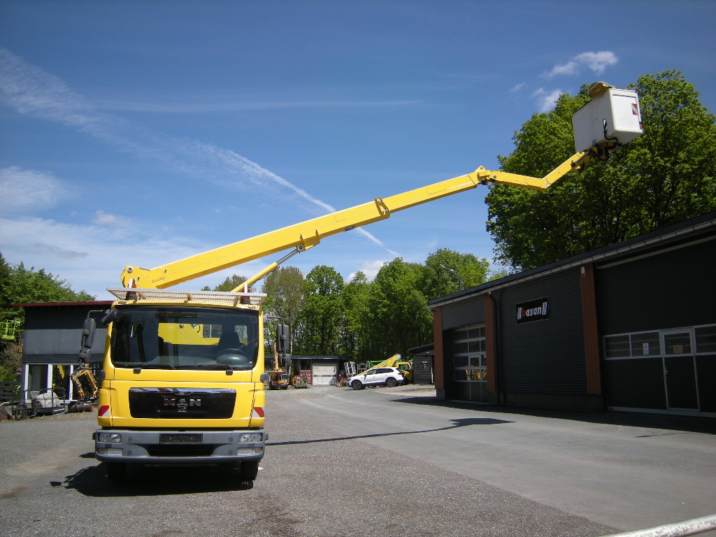 MAN TGL 8.150 4x2 BB mit Palfinger P180